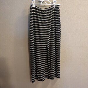 Striped skirt with slit